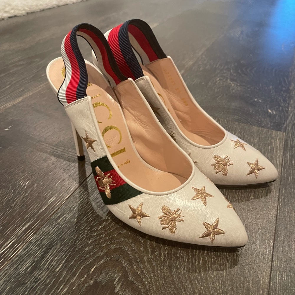 Gucci pointed toe heels with details 🐝⭐️